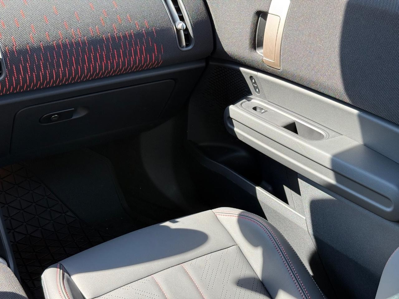 MINI Countryman Vehicle Image 14