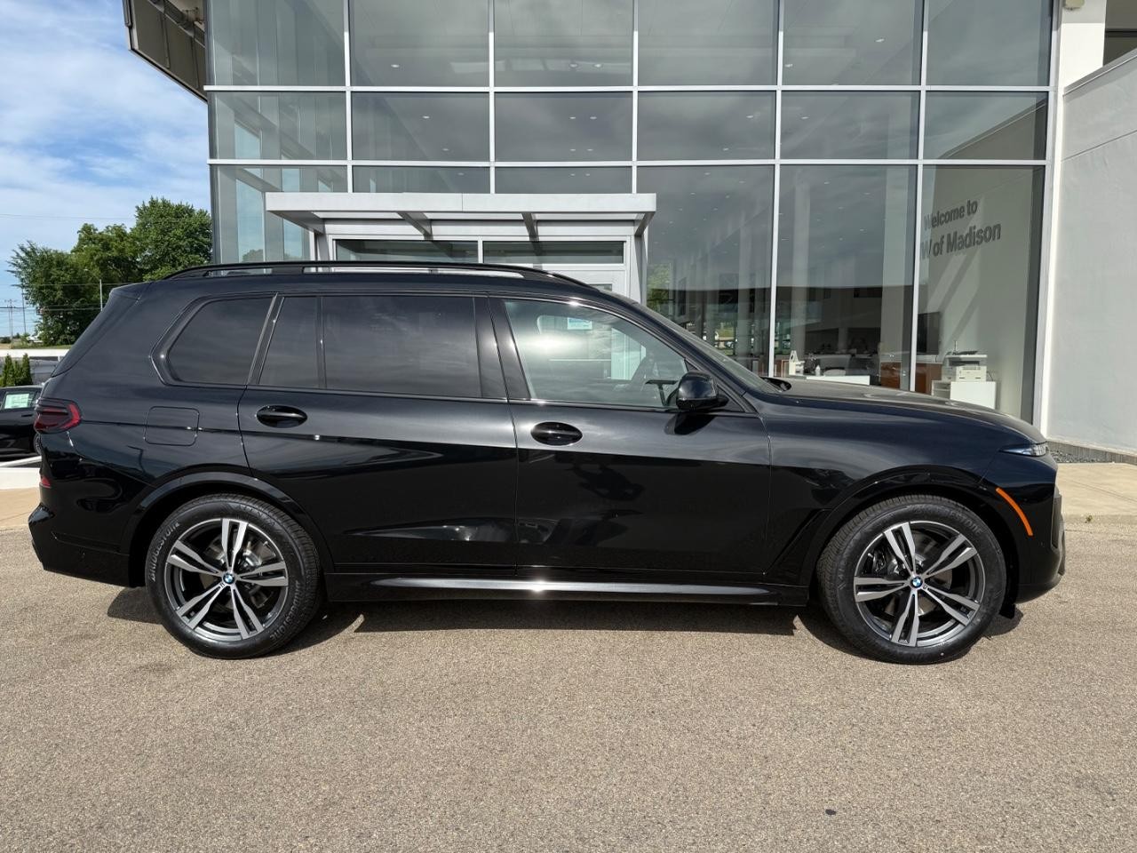 BMW X7 Vehicle Image 02