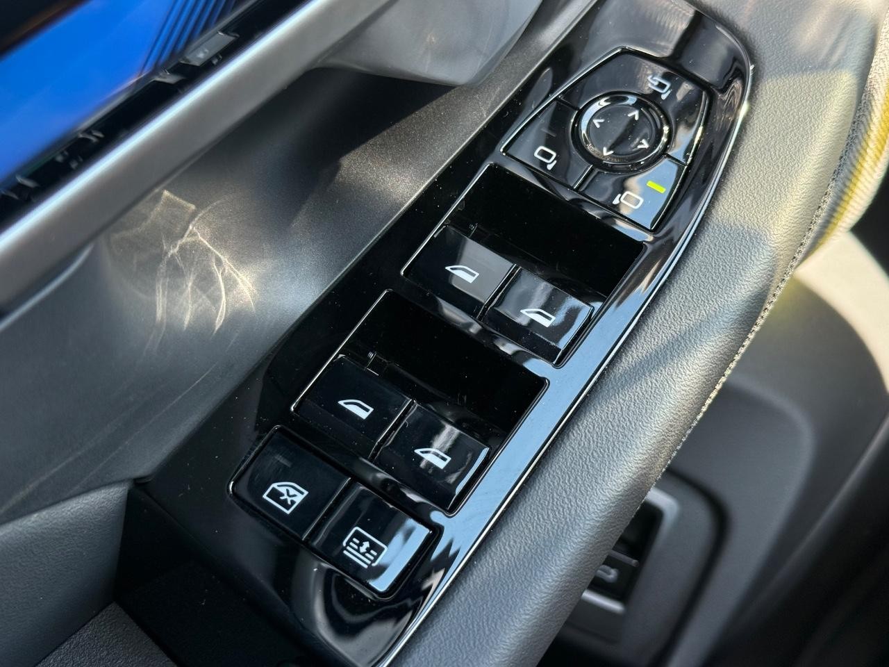 BMW i5 Vehicle Image 16