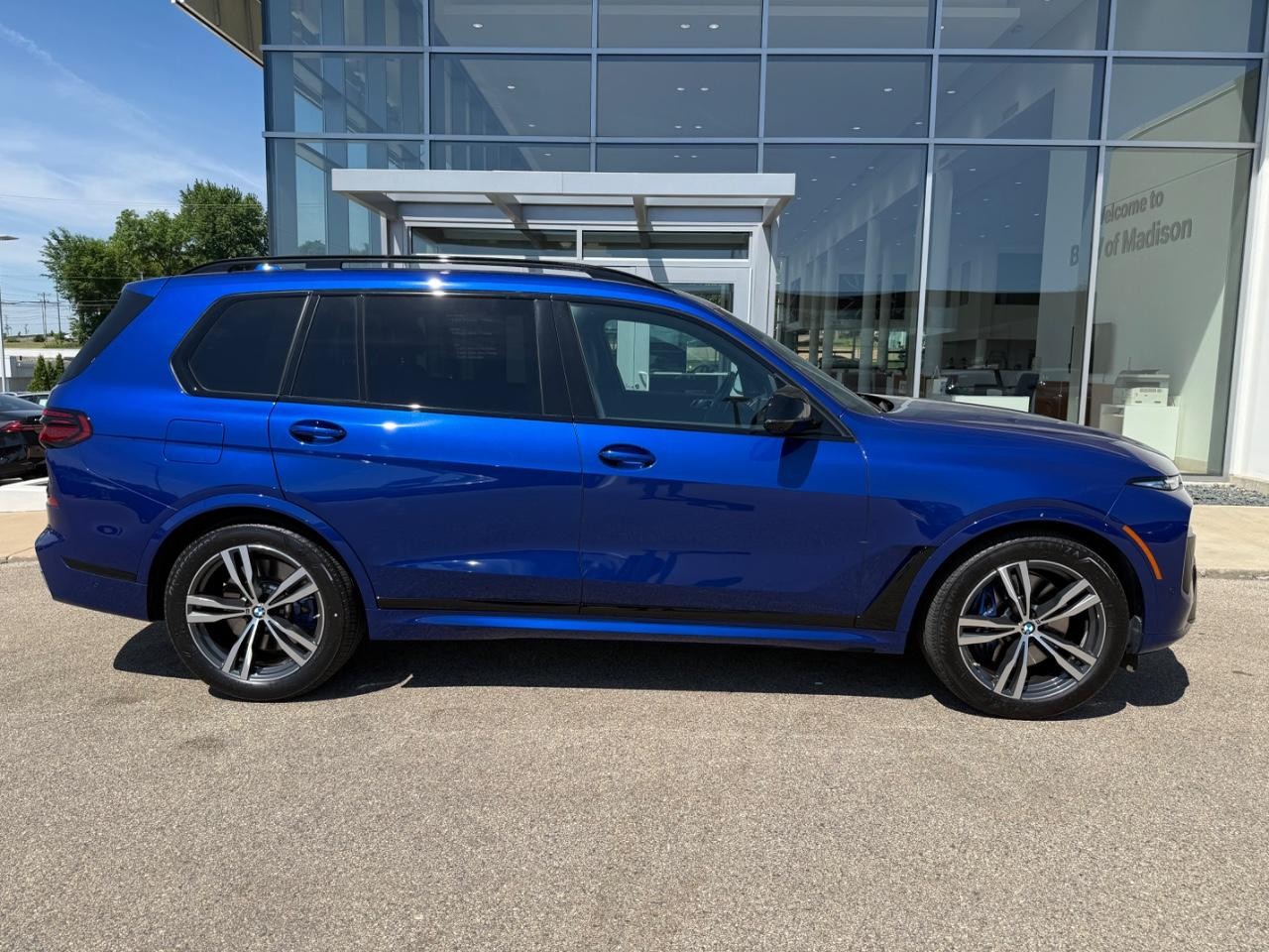 BMW X7 Vehicle Image 02