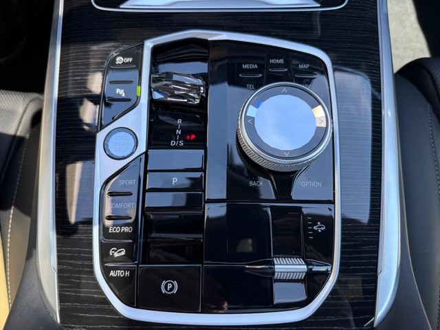 BMW X7 Vehicle Image 10