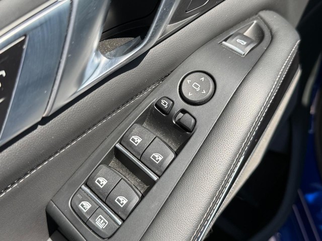 BMW X7 Vehicle Image 18