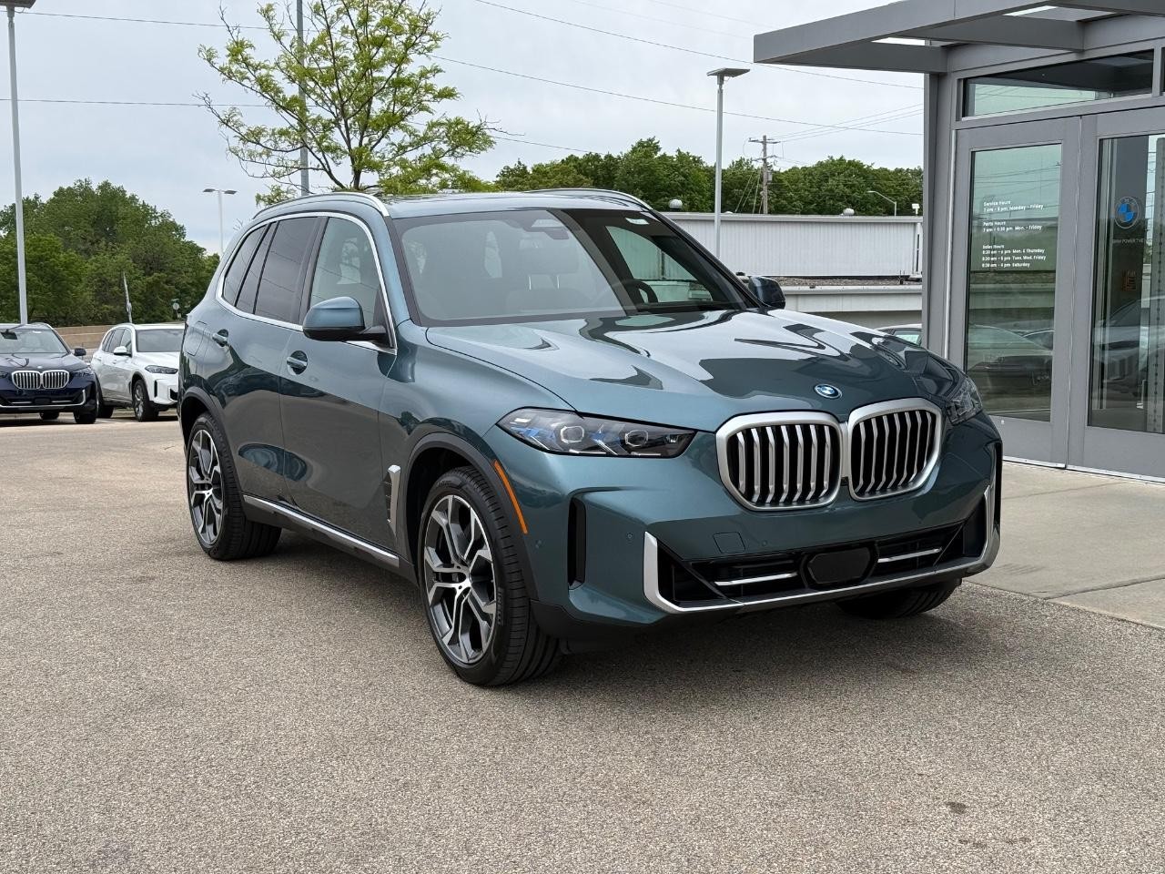 2026 BMW X5 xDrive50e's photo