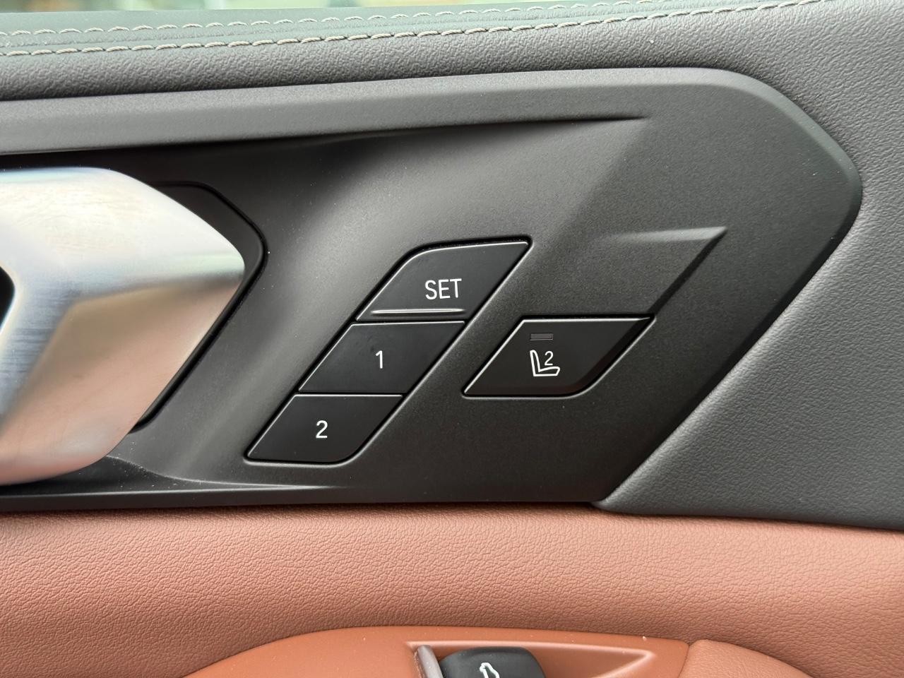 BMW X5 Vehicle Image 16