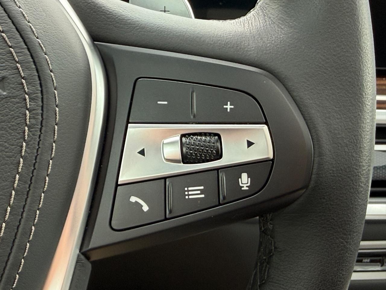 BMW X5 Vehicle Image 18