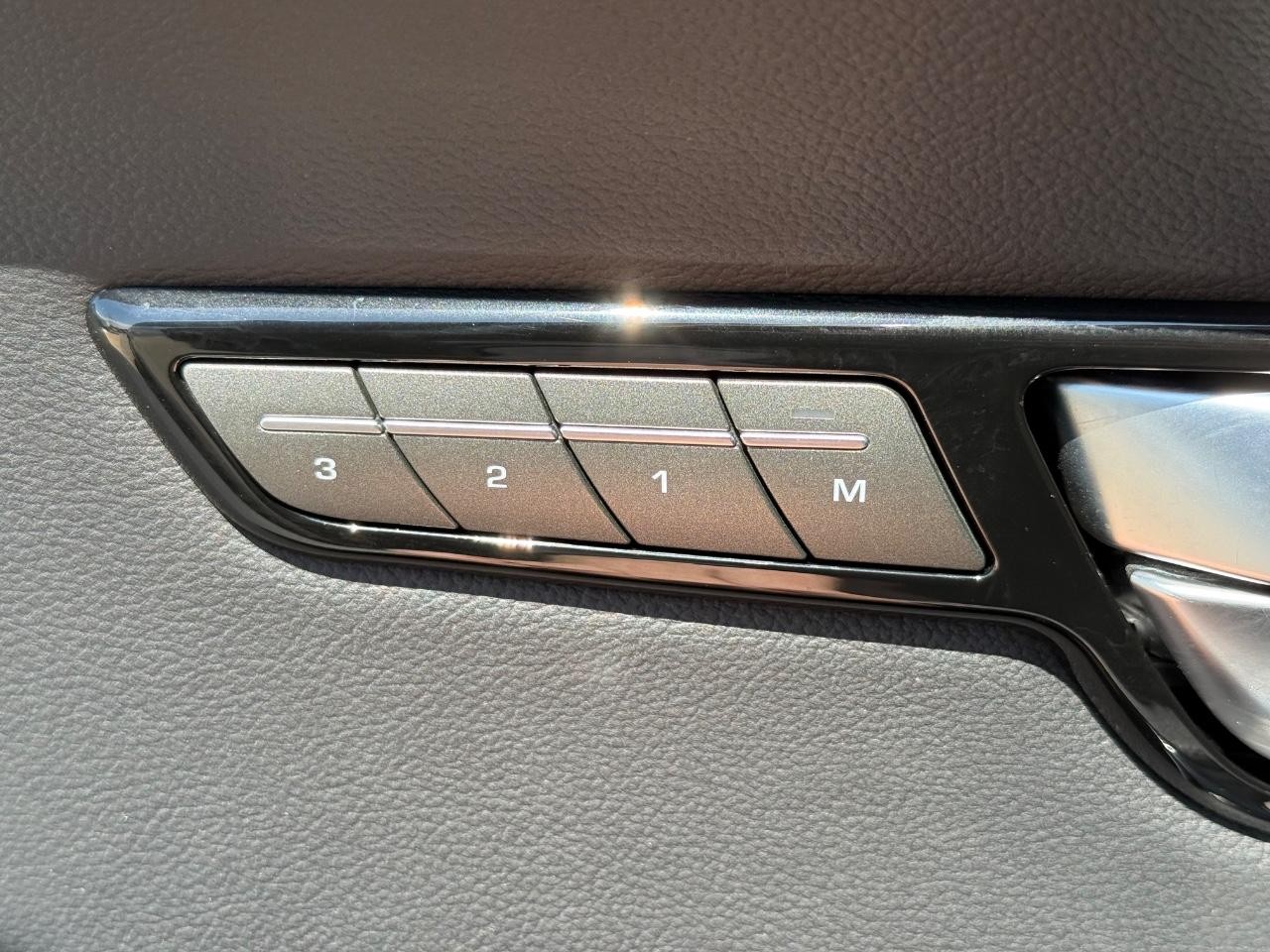 Land Rover Range Rover Evoque Vehicle Image 15