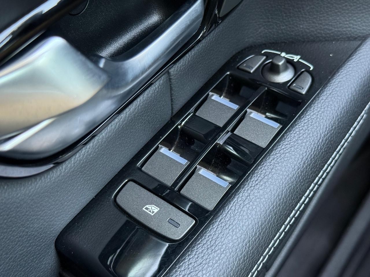 Land Rover Range Rover Evoque Vehicle Image 21