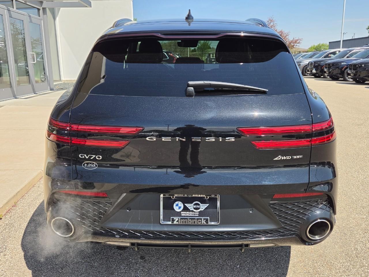 Genesis GV70 Vehicle Image 04