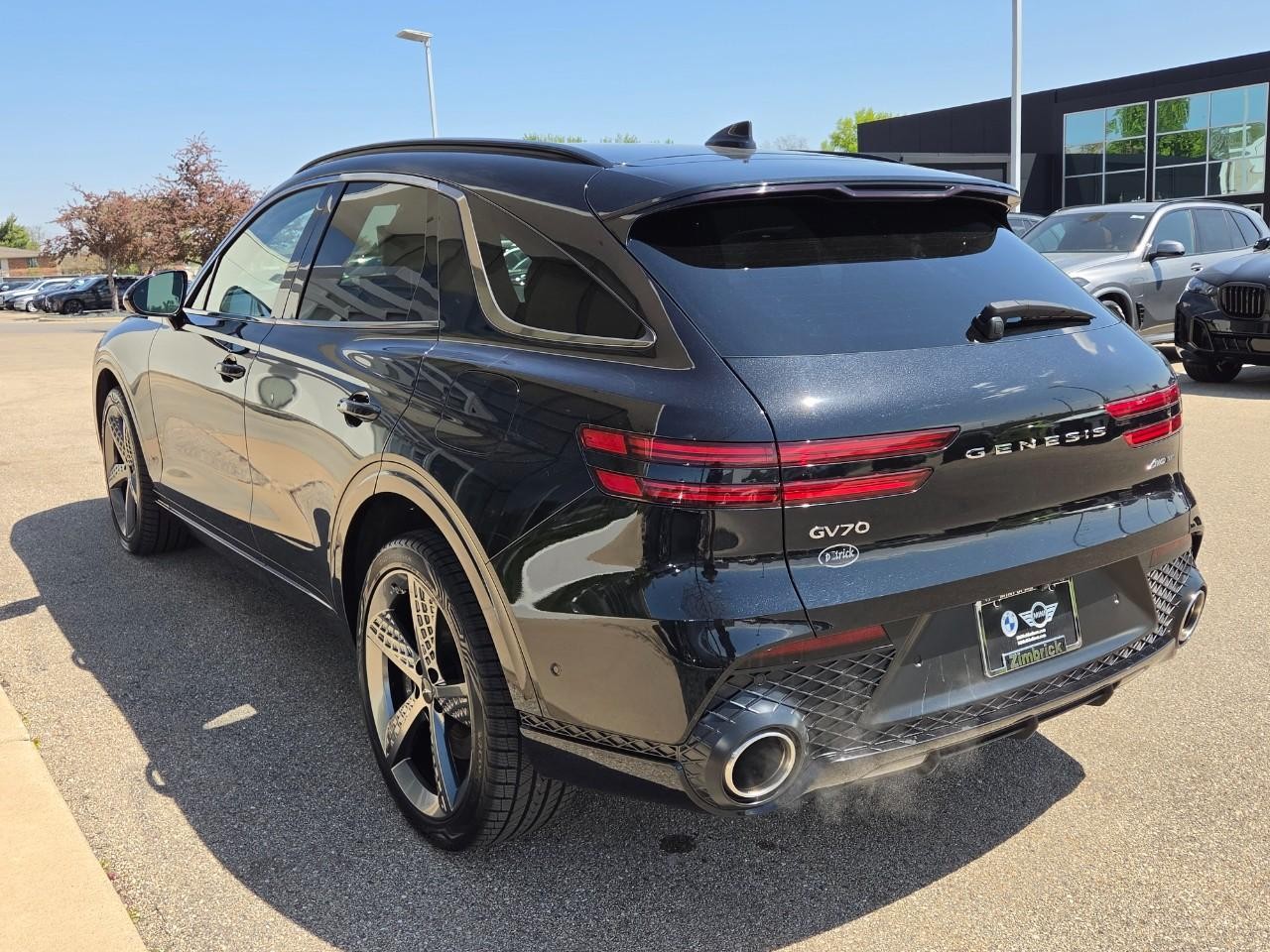 Genesis GV70 Vehicle Image 05