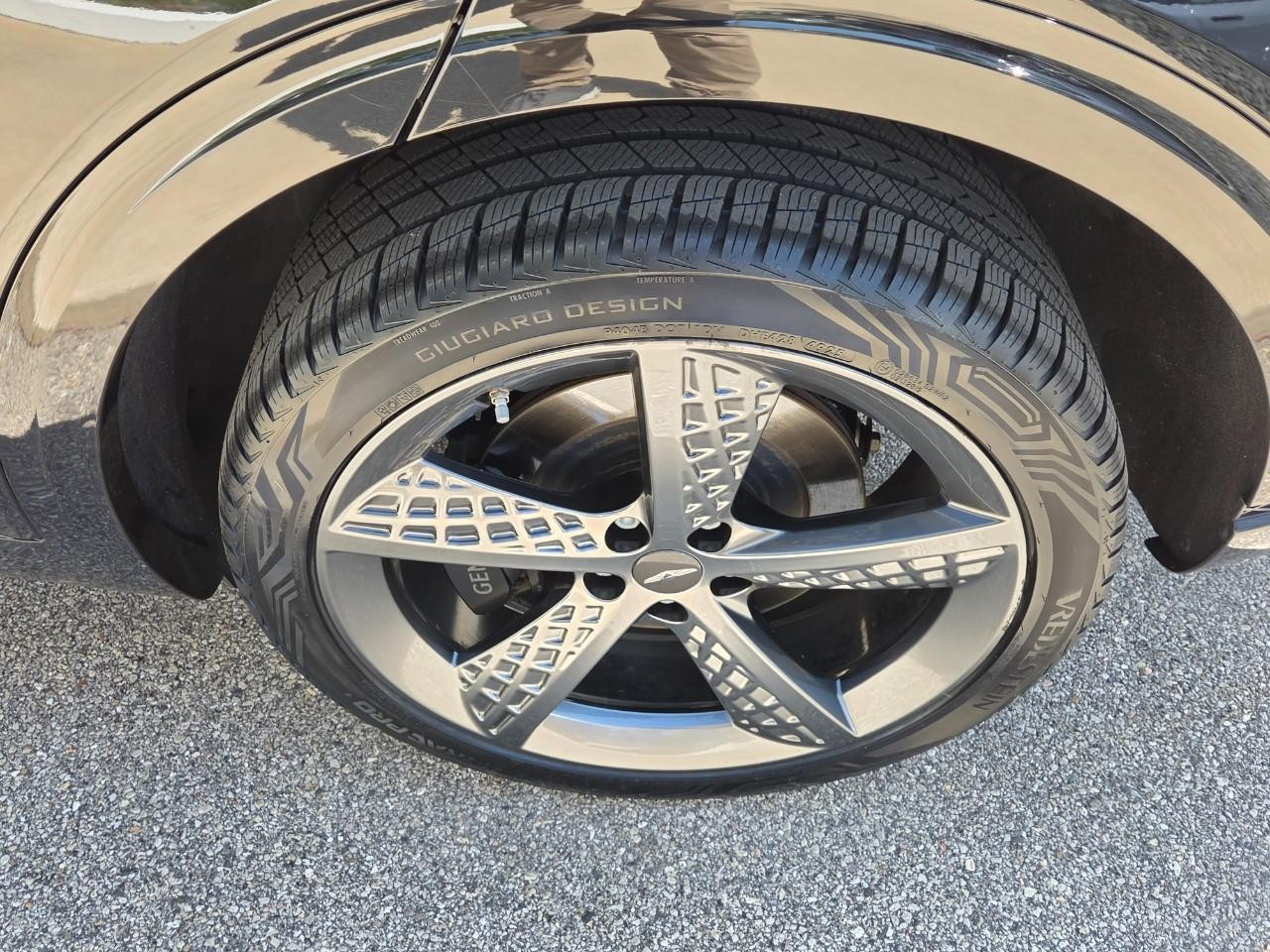 Genesis GV70 Vehicle Image 06