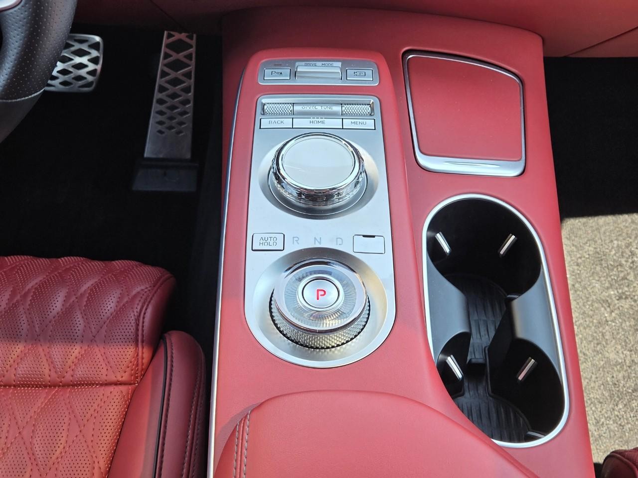 Genesis GV70 Vehicle Image 12