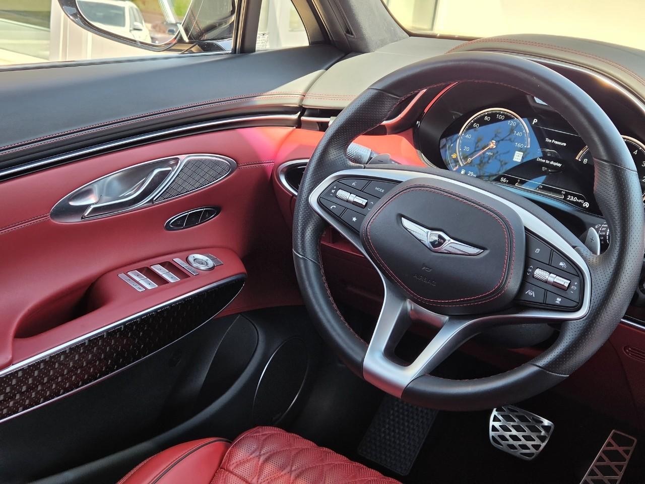 Genesis GV70 Vehicle Image 13