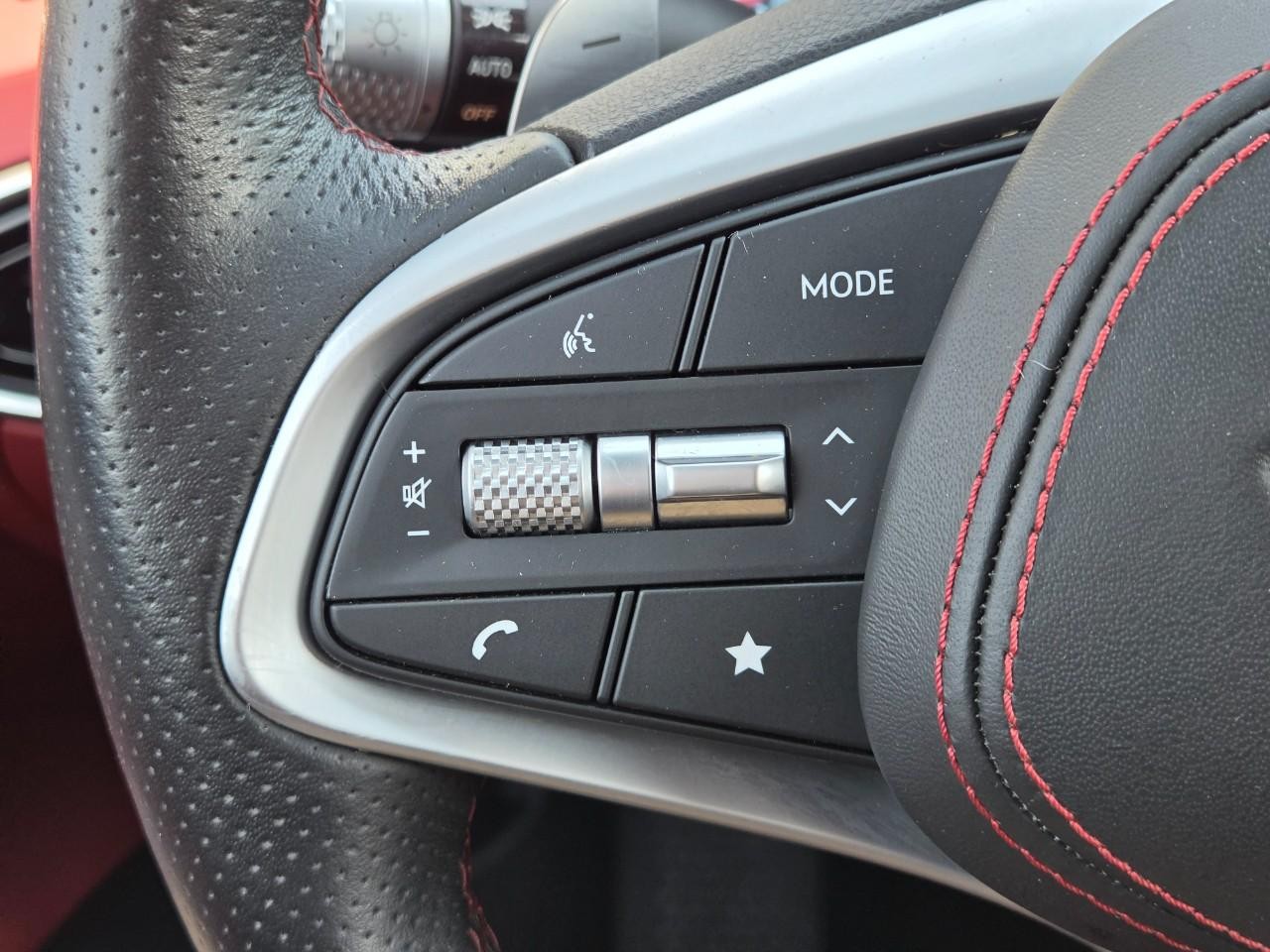 Genesis GV70 Vehicle Image 15