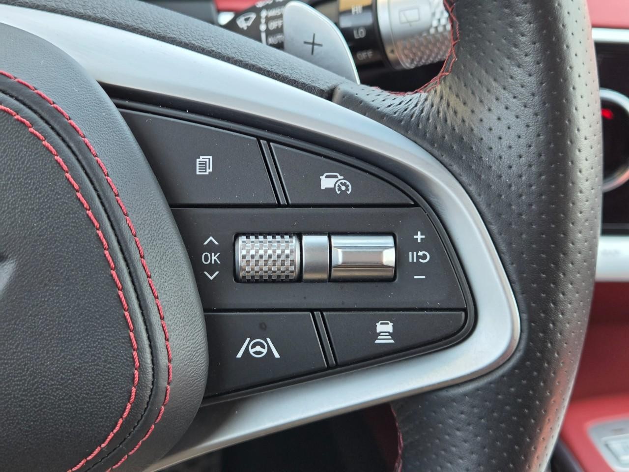 Genesis GV70 Vehicle Image 16