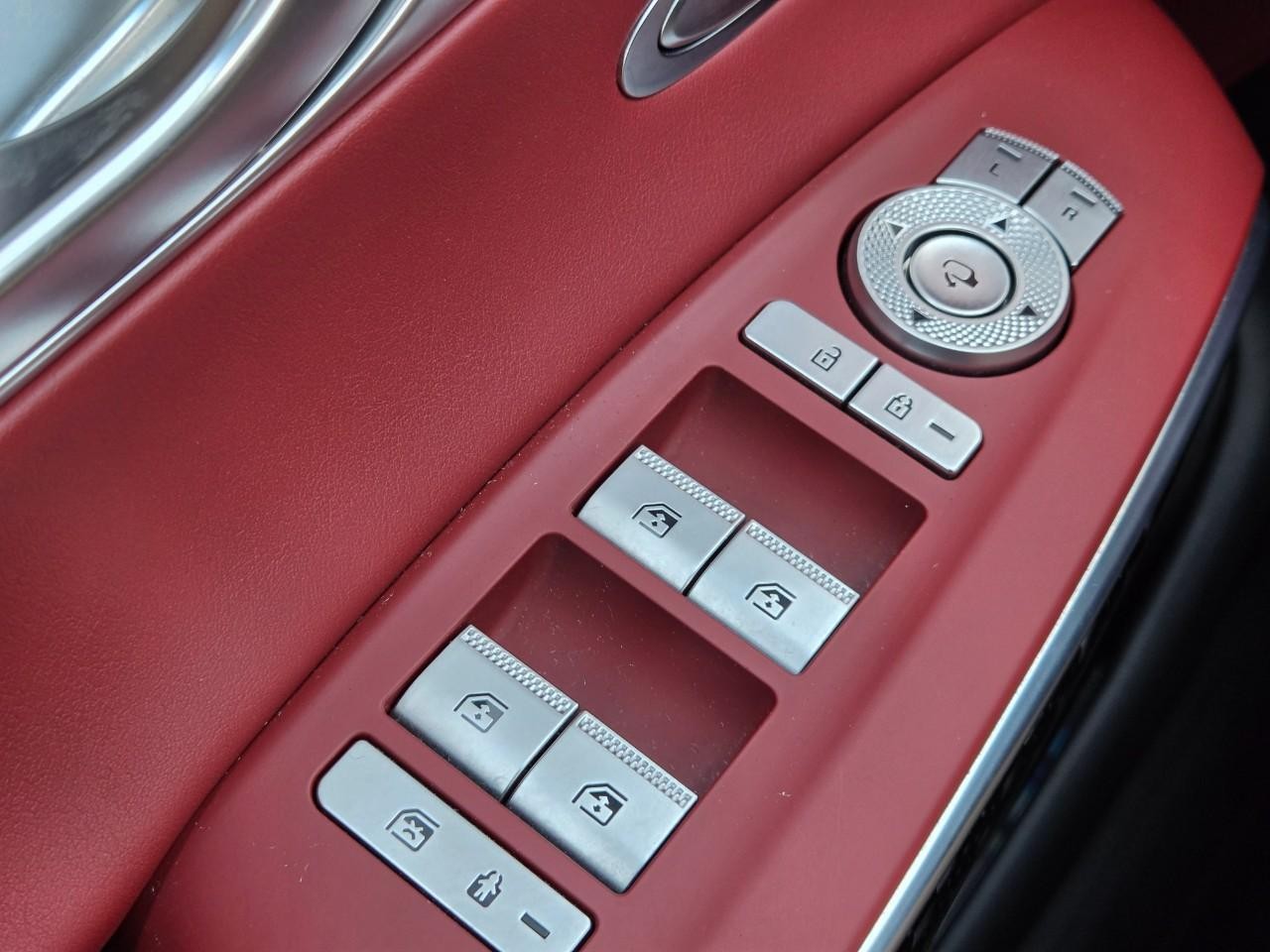 Genesis GV70 Vehicle Image 20