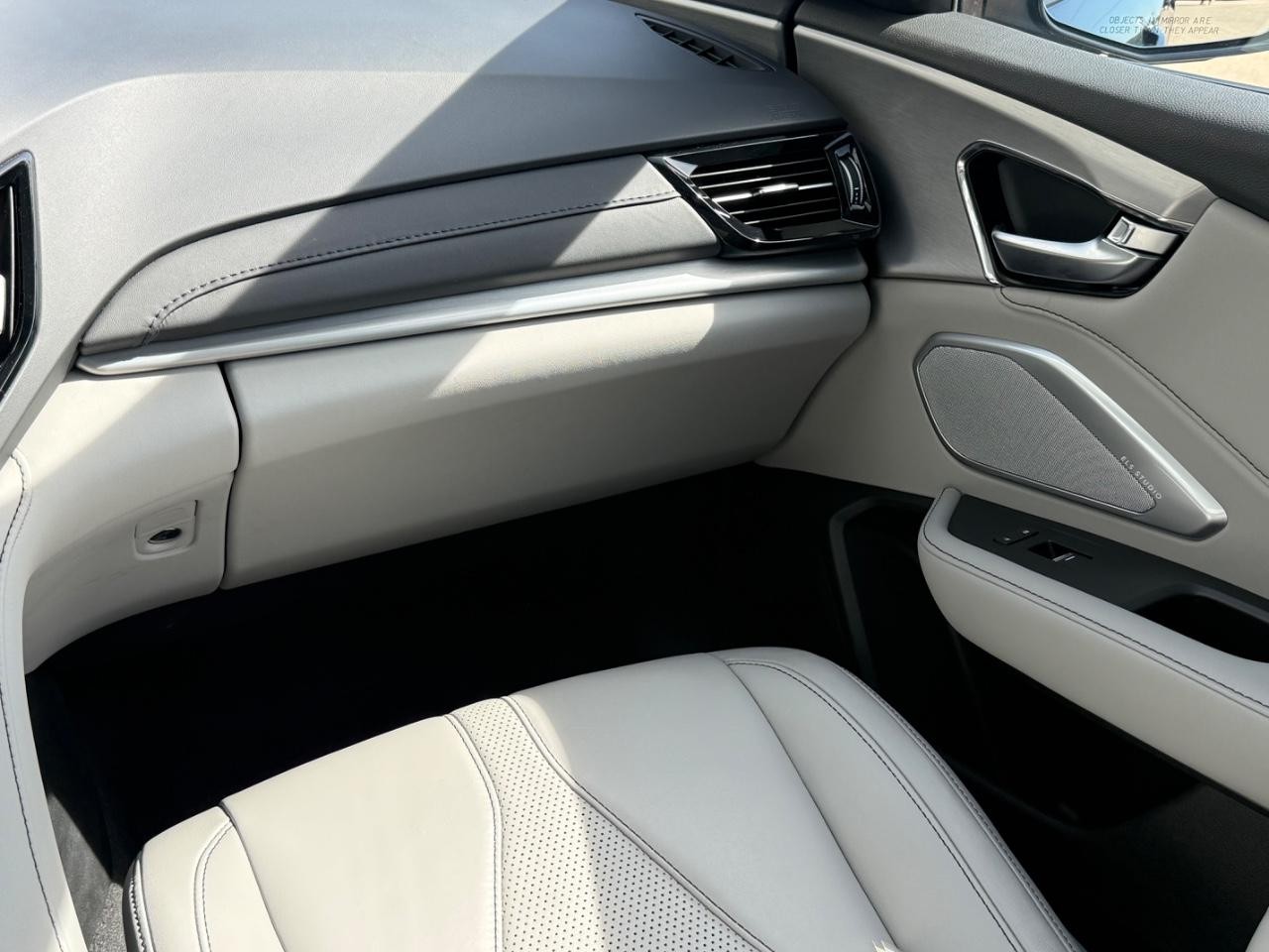 Acura RDX Vehicle Image 16