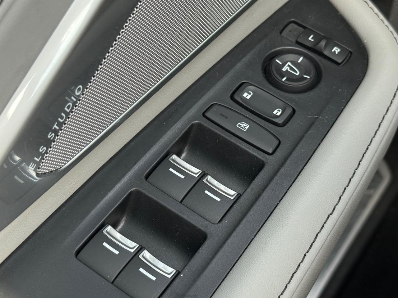 Acura RDX Vehicle Image 23