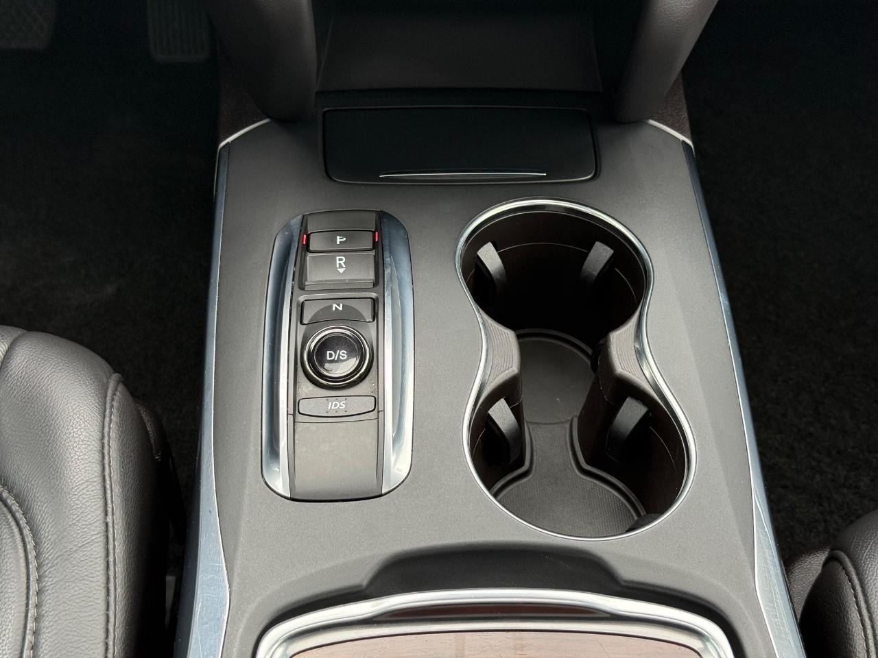 Acura MDX Vehicle Image 13
