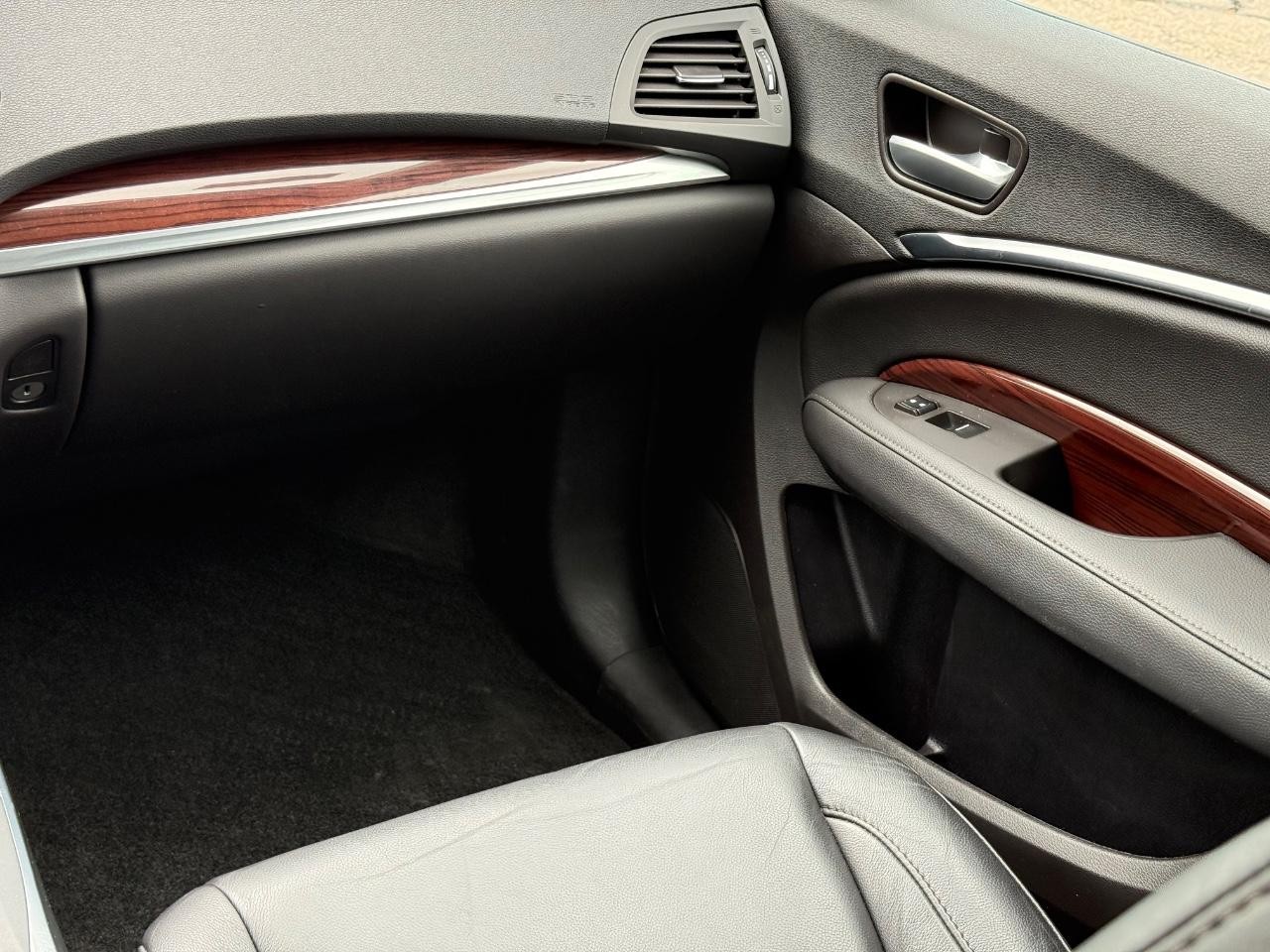 Acura MDX Vehicle Image 15