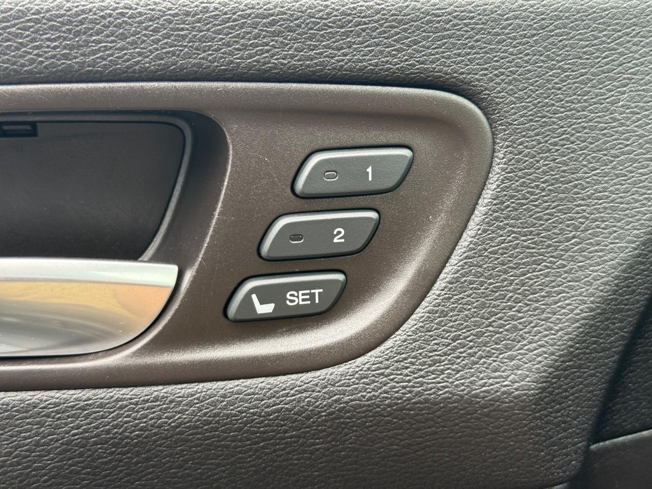 Acura MDX Vehicle Image 16