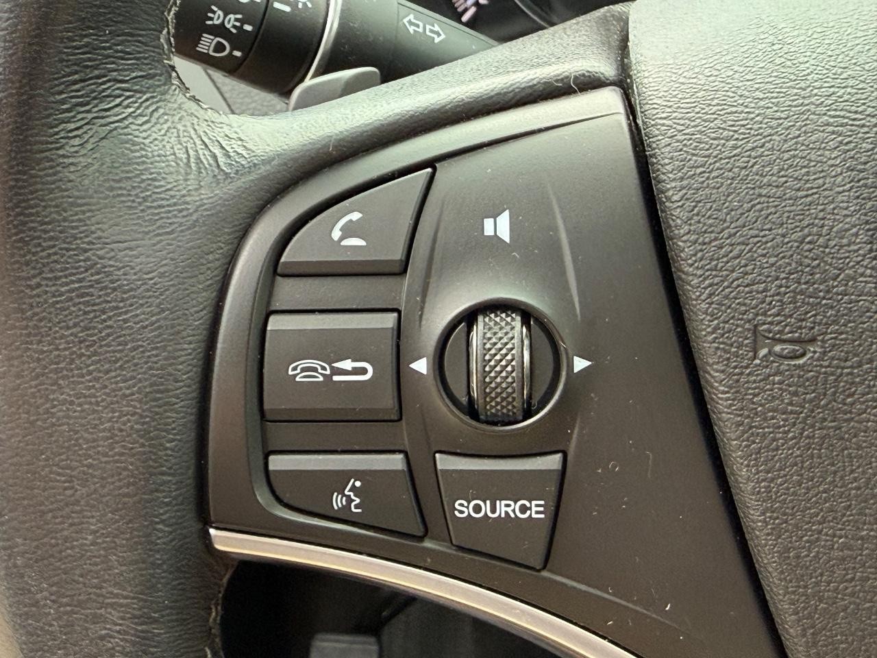 Acura MDX Vehicle Image 17
