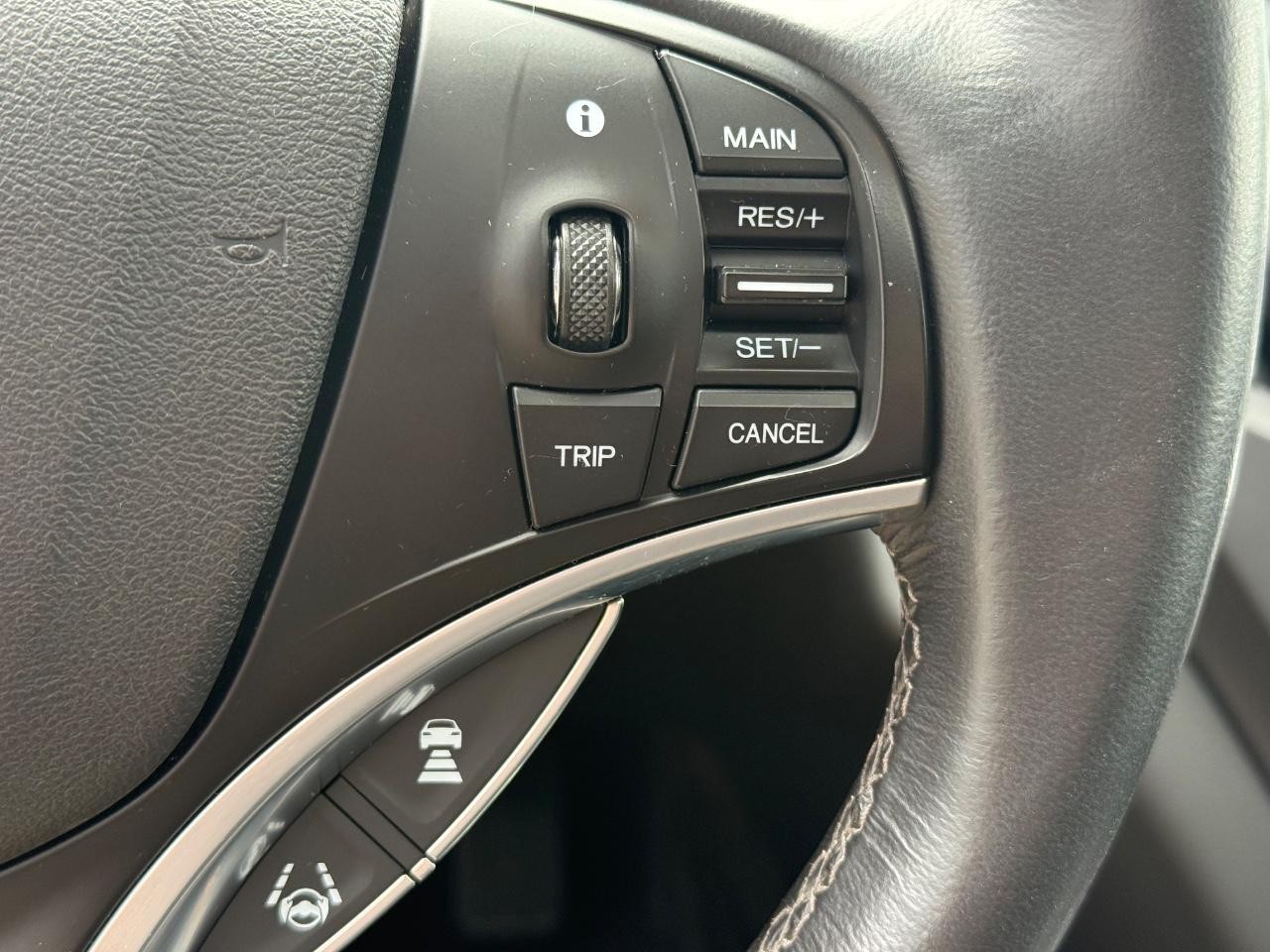 Acura MDX Vehicle Image 18