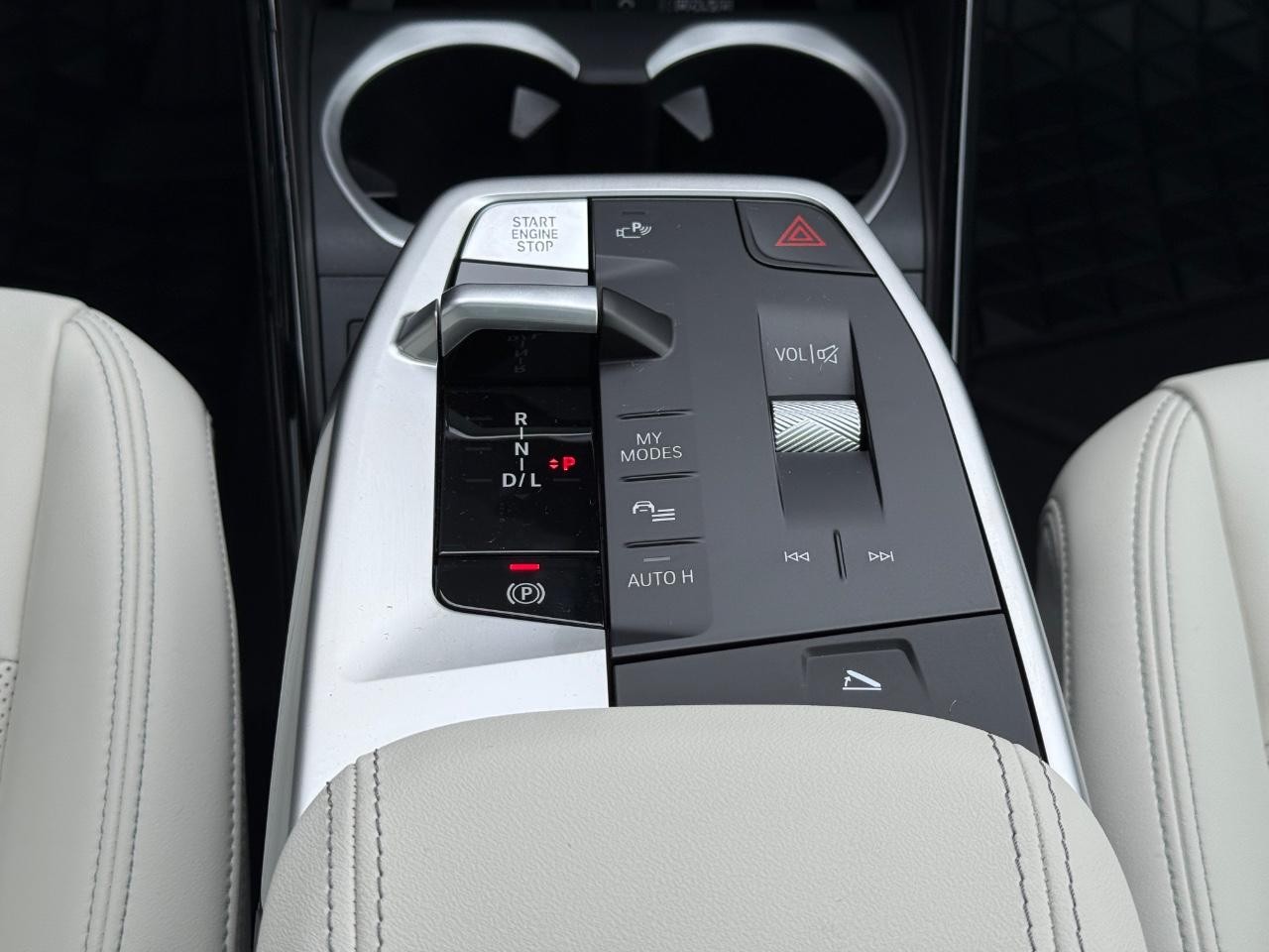 BMW X1 Vehicle Image 10