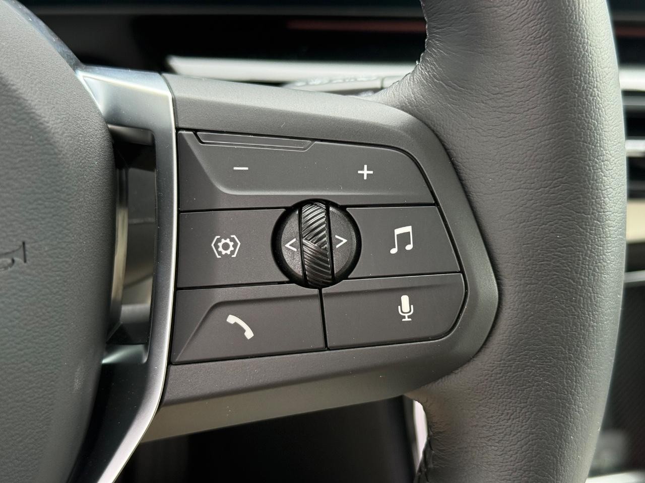 BMW X1 Vehicle Image 13