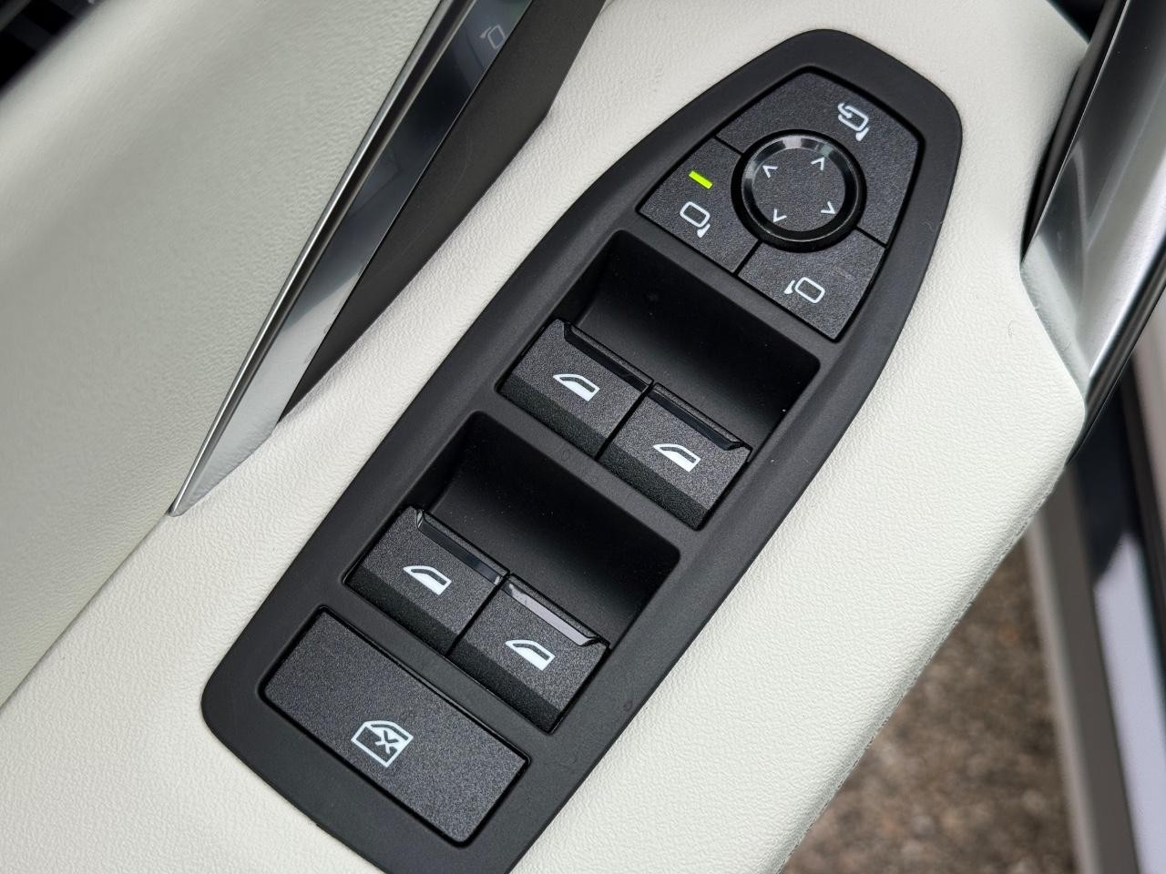 BMW X1 Vehicle Image 16