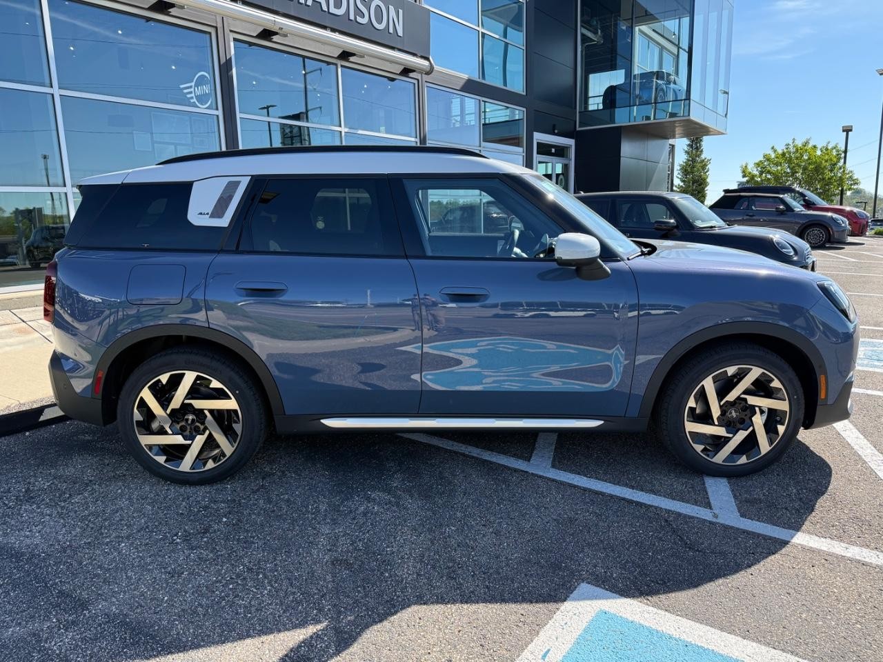 MINI Countryman Vehicle Image 02