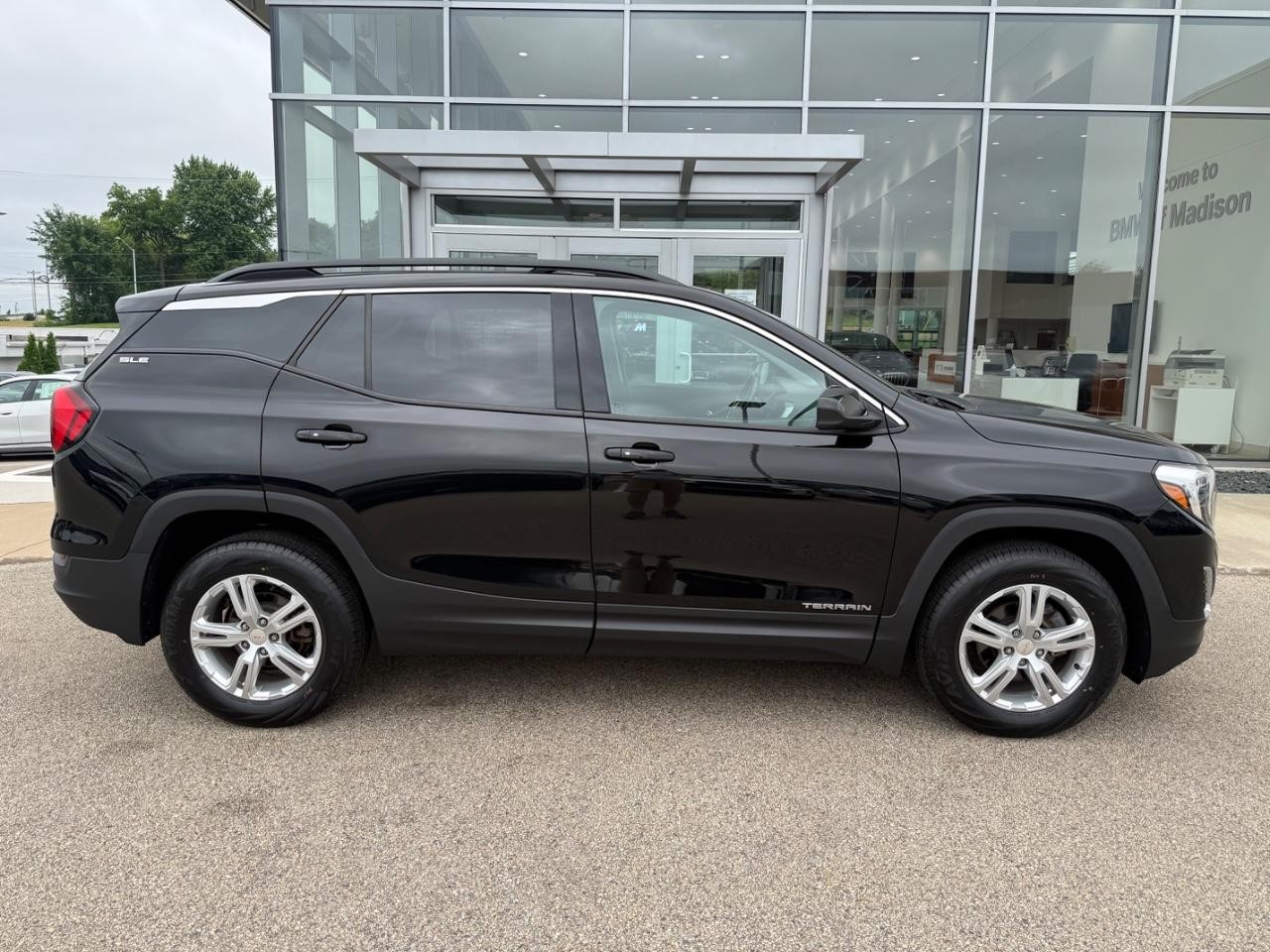 GMC Terrain Vehicle Image 02