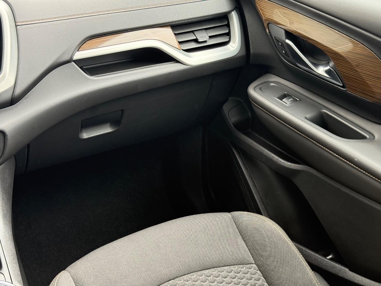 GMC Terrain Vehicle Image 14