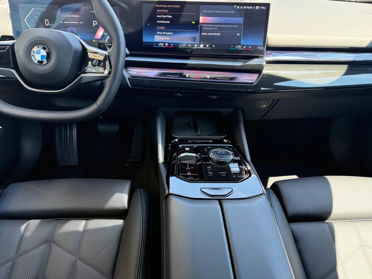 BMW 5 Series Vehicle Full-screen Gallery Image 10