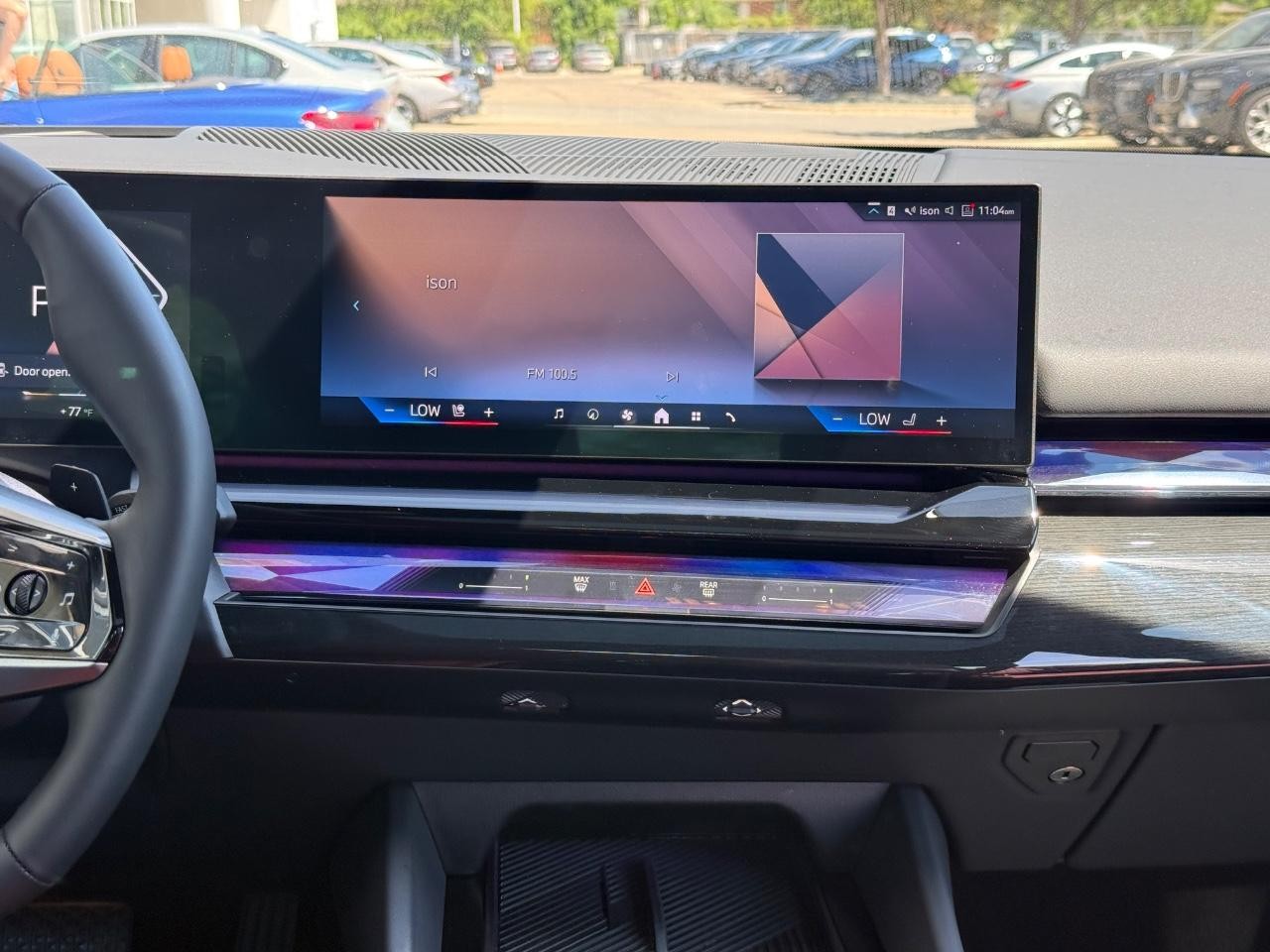BMW 5 Series Vehicle Full-screen Gallery Image 15
