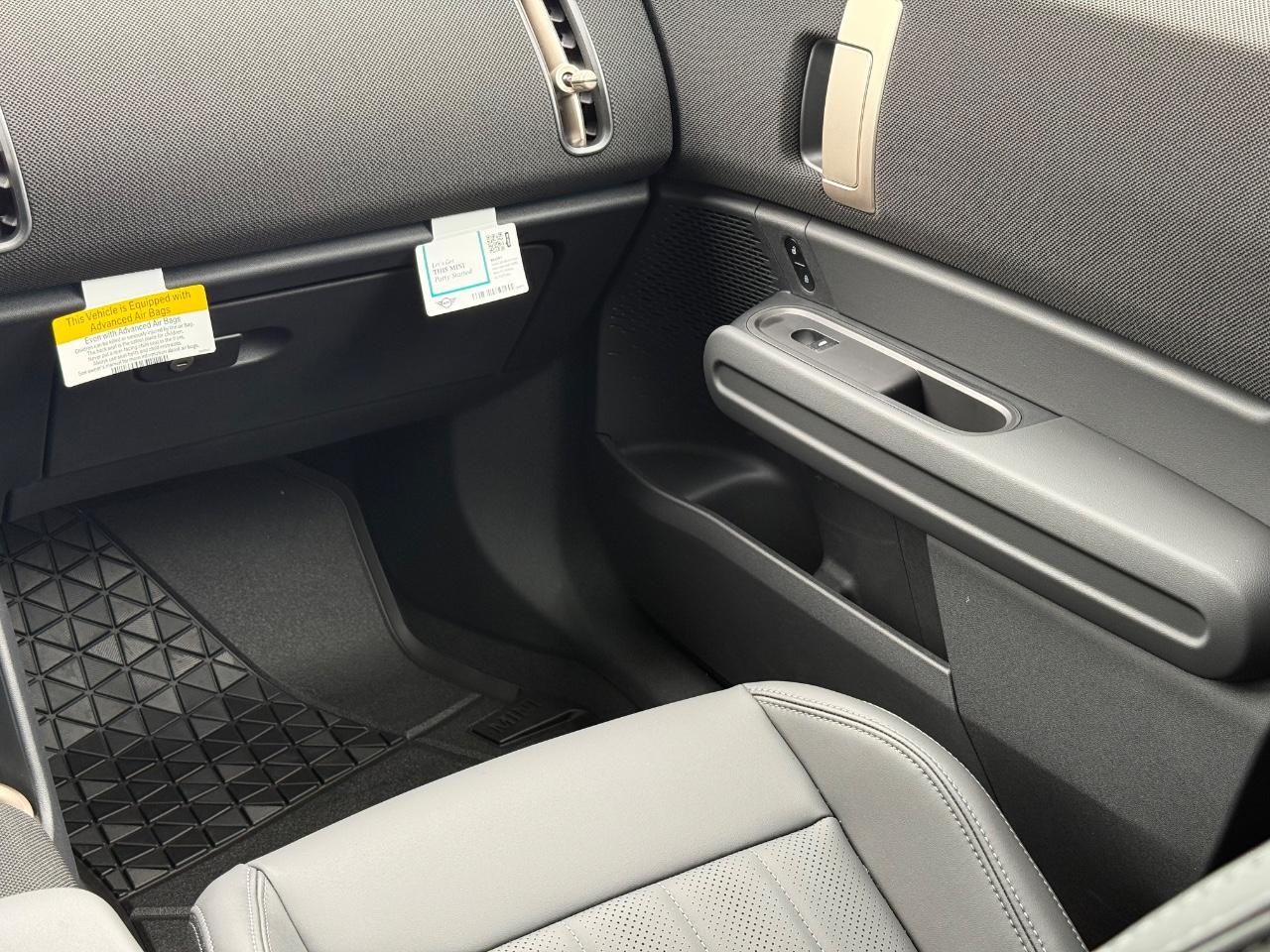 MINI Countryman Vehicle Image 10