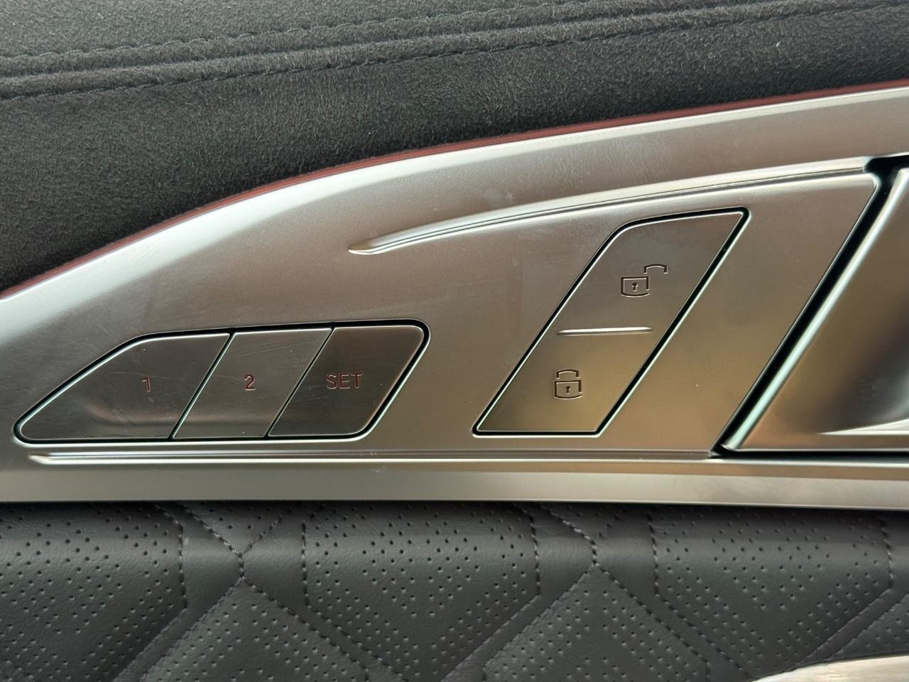 BMW 8 Series Vehicle Image 11