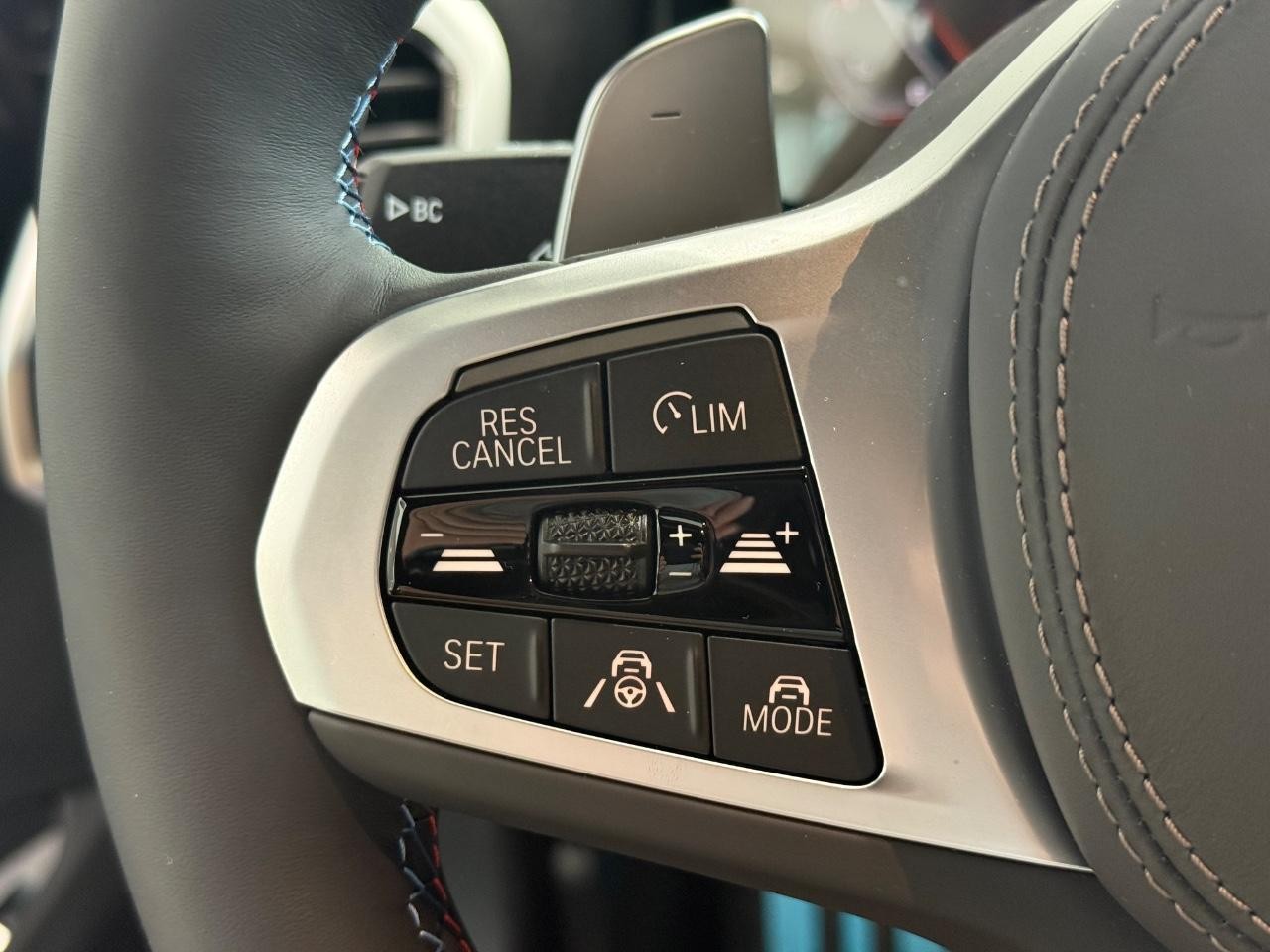 BMW 8 Series Vehicle Image 12