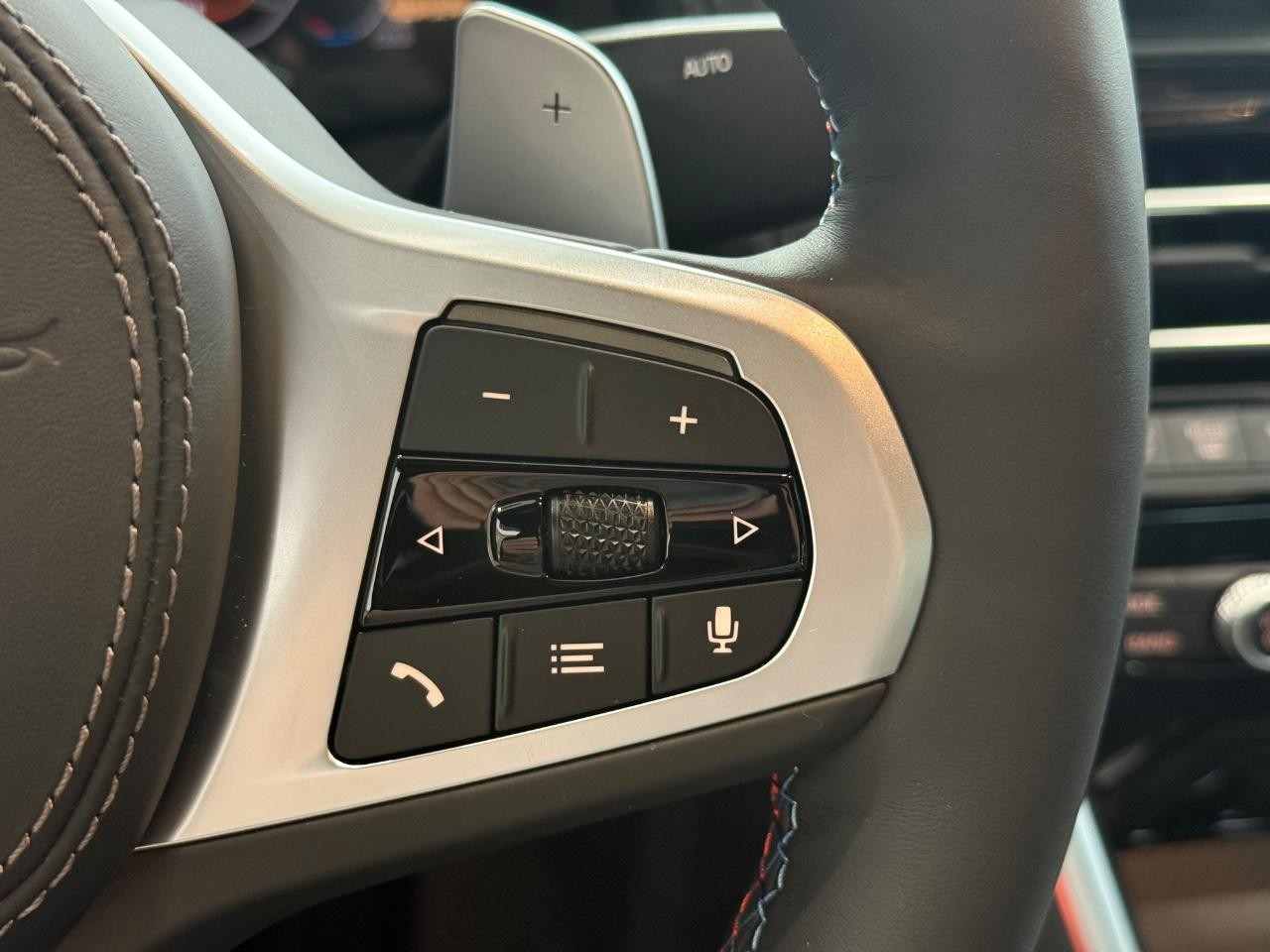 BMW 8 Series Vehicle Image 13