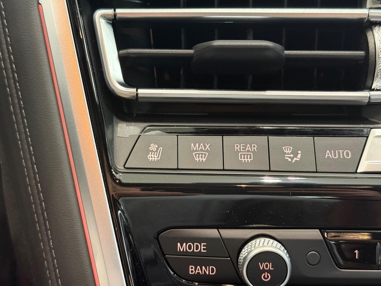 BMW 8 Series Vehicle Image 15