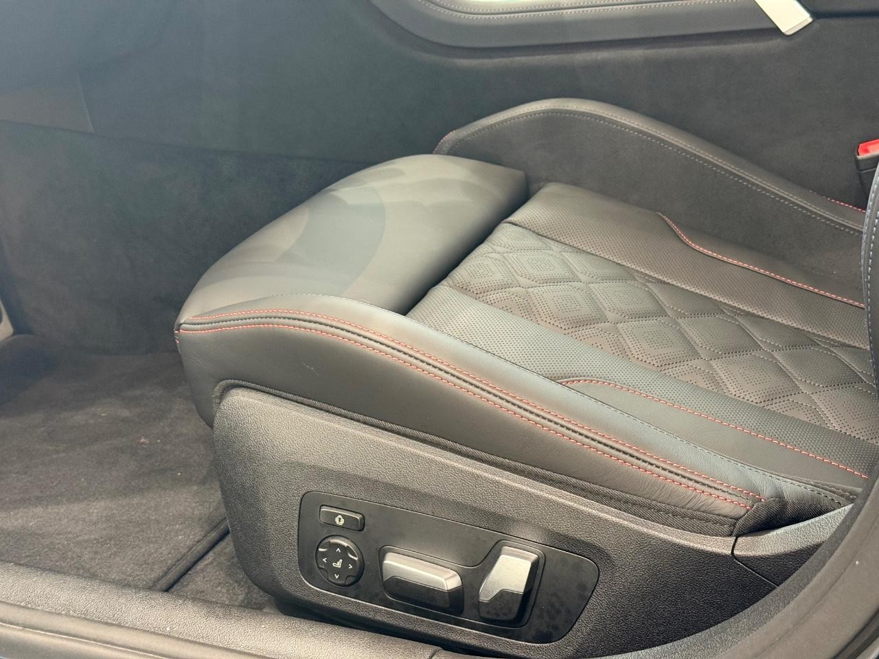 BMW 8 Series Vehicle Image 17