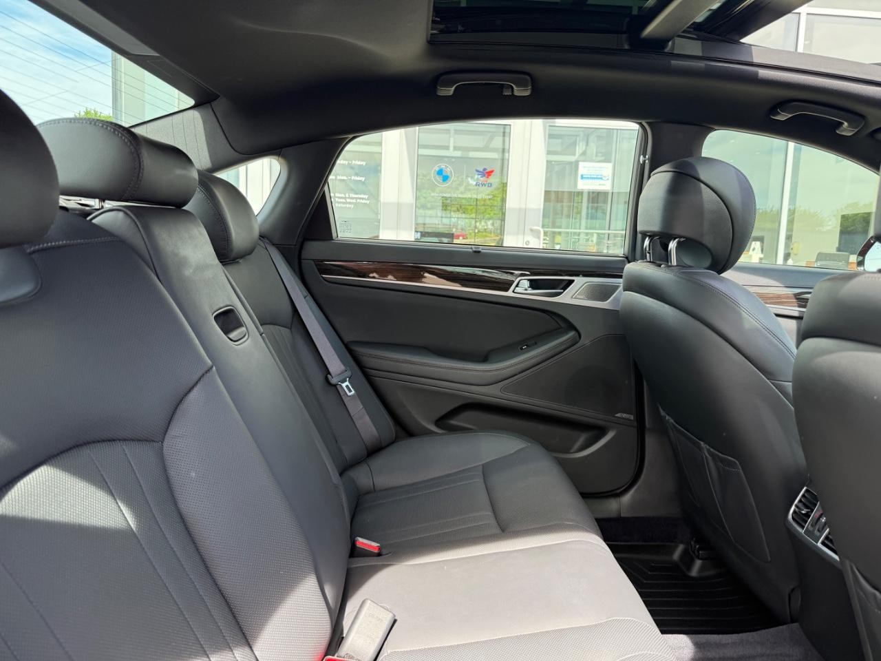 Genesis G80 Vehicle Image 10