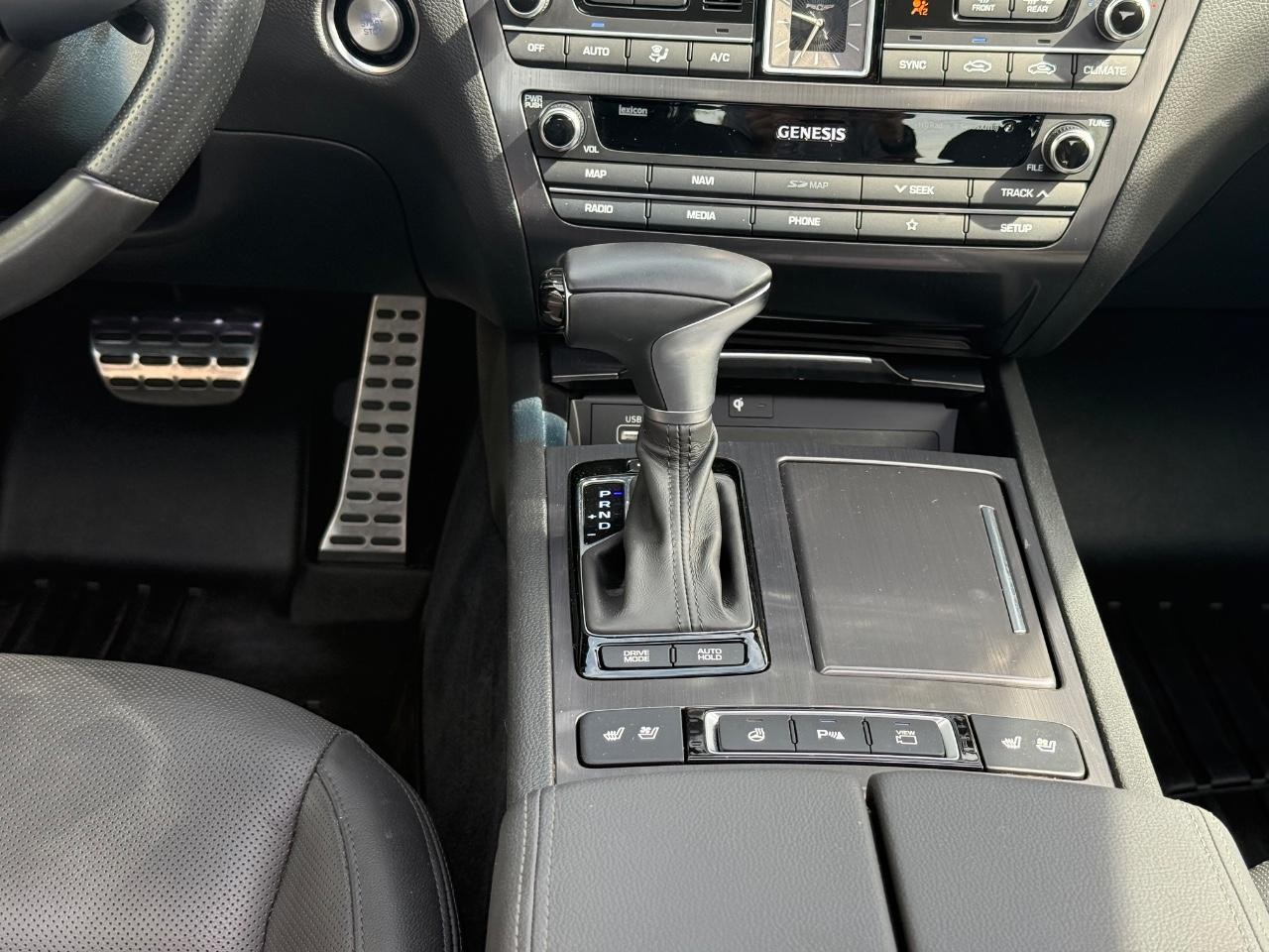 Genesis G80 Vehicle Image 14