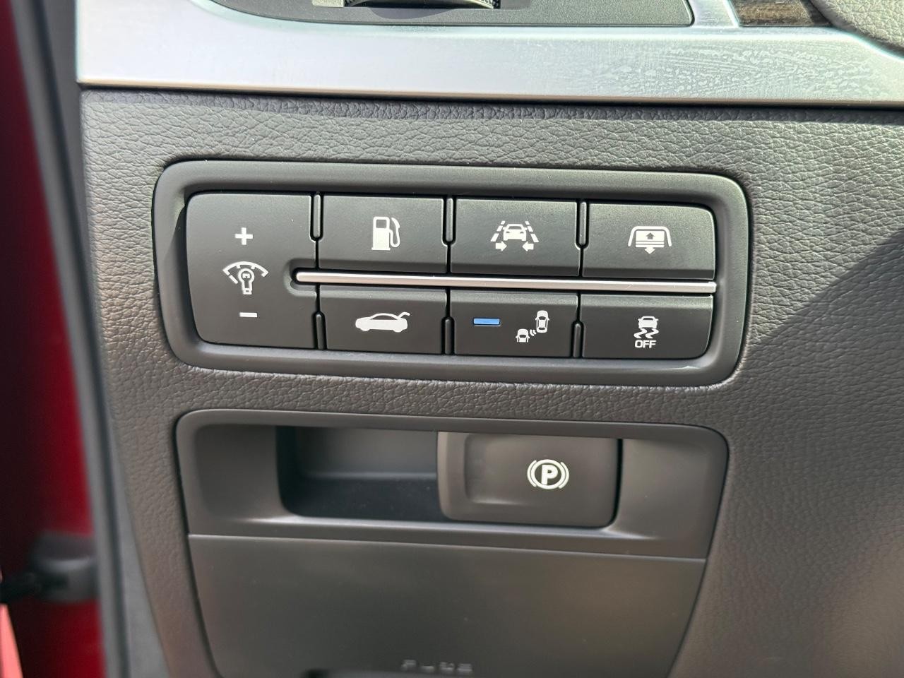 Genesis G80 Vehicle Image 18