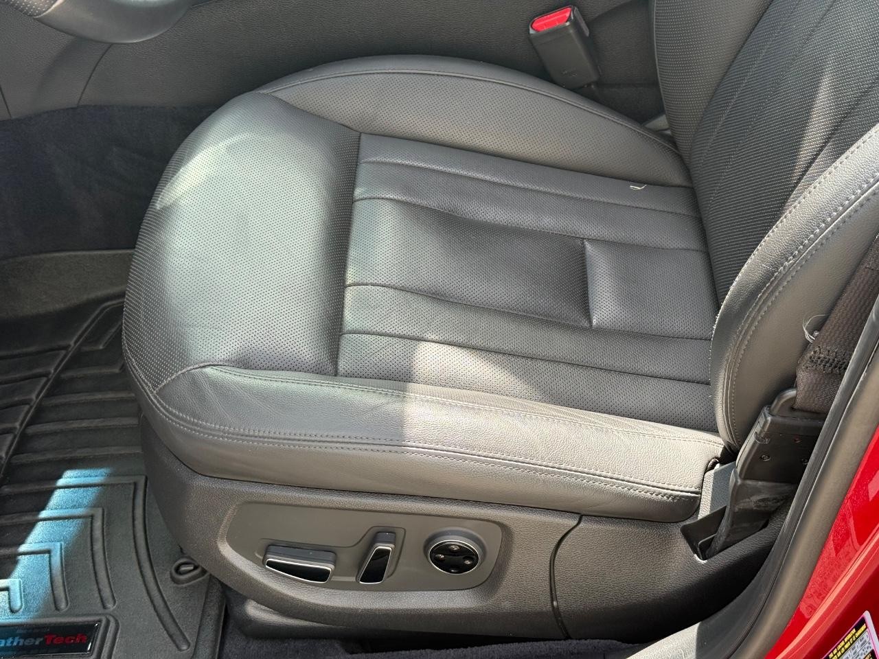 Genesis G80 Vehicle Image 25