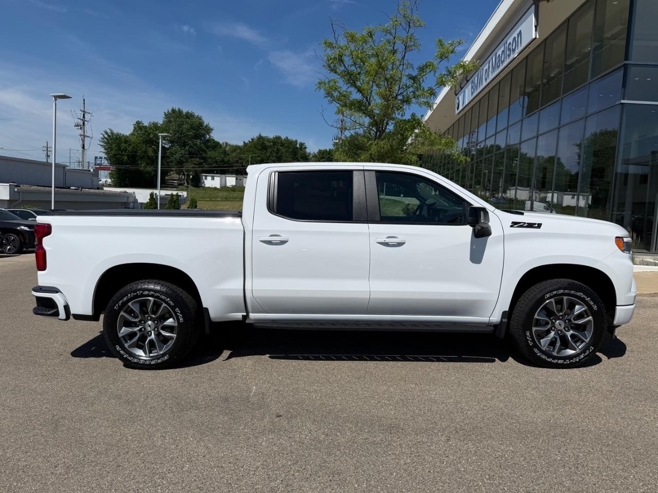 Chevrolet Silverado 1500 Vehicle Image 02