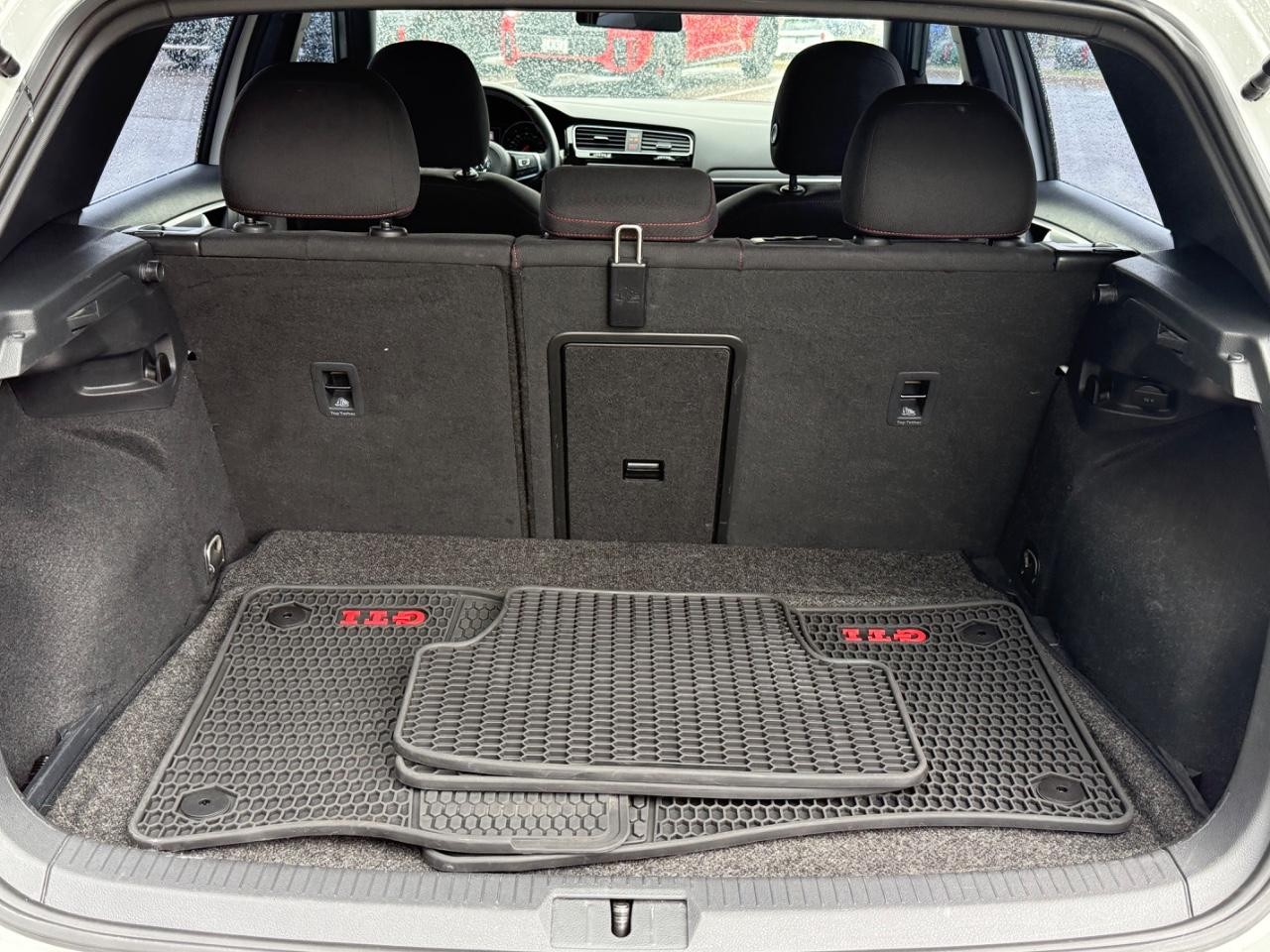 Volkswagen Golf GTI Vehicle Image 05