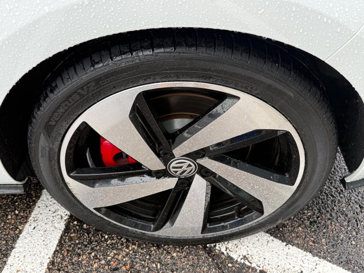 Volkswagen Golf GTI Vehicle Image 07