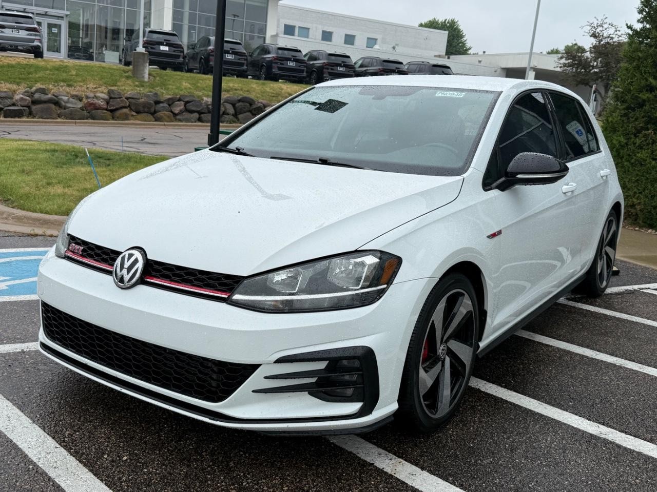 Volkswagen Golf GTI Vehicle Image 08