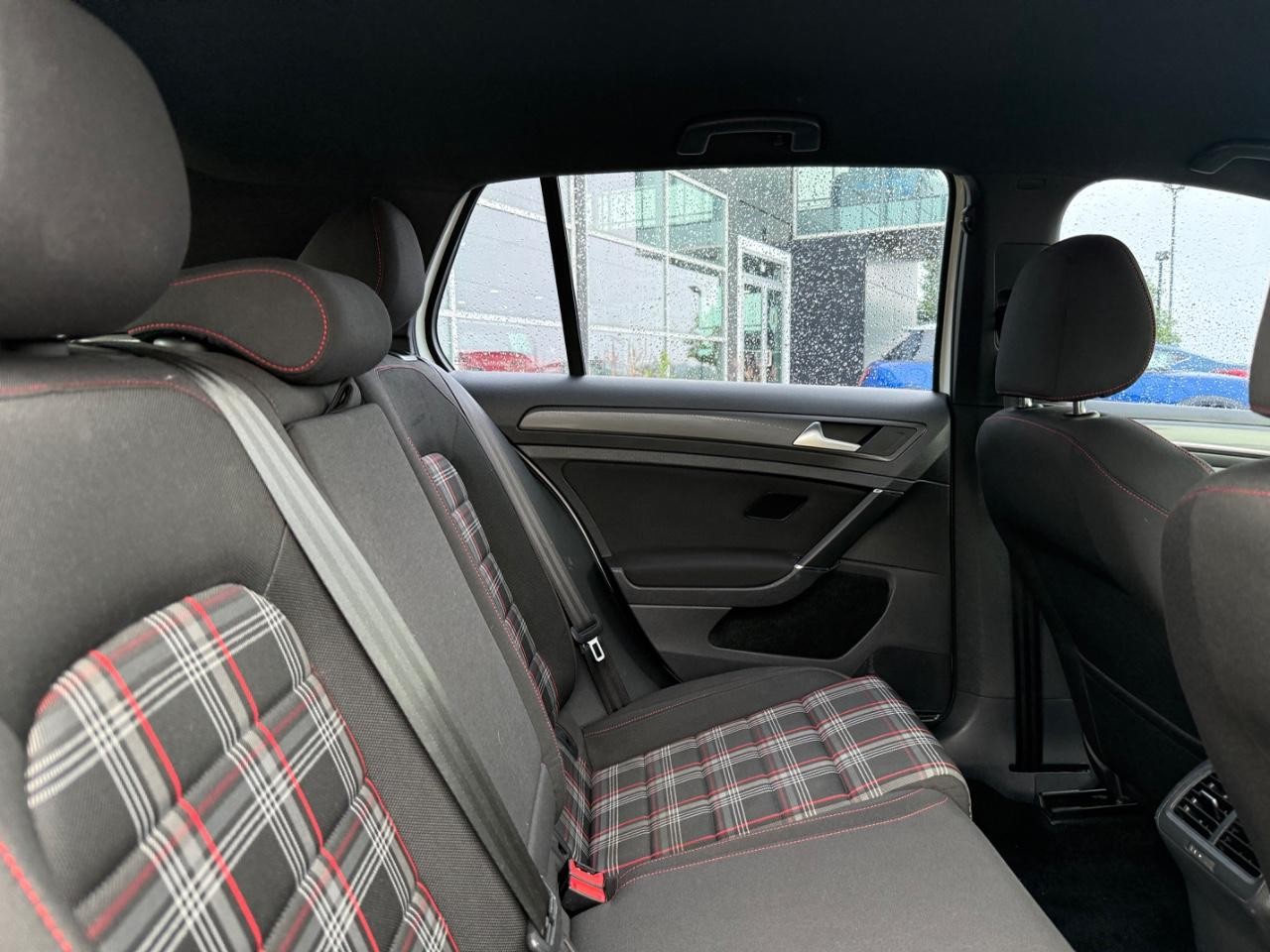 Volkswagen Golf GTI Vehicle Image 10