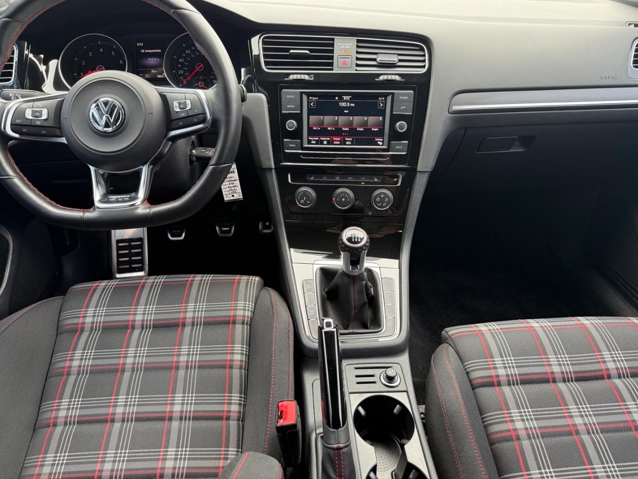 Volkswagen Golf GTI Vehicle Image 11